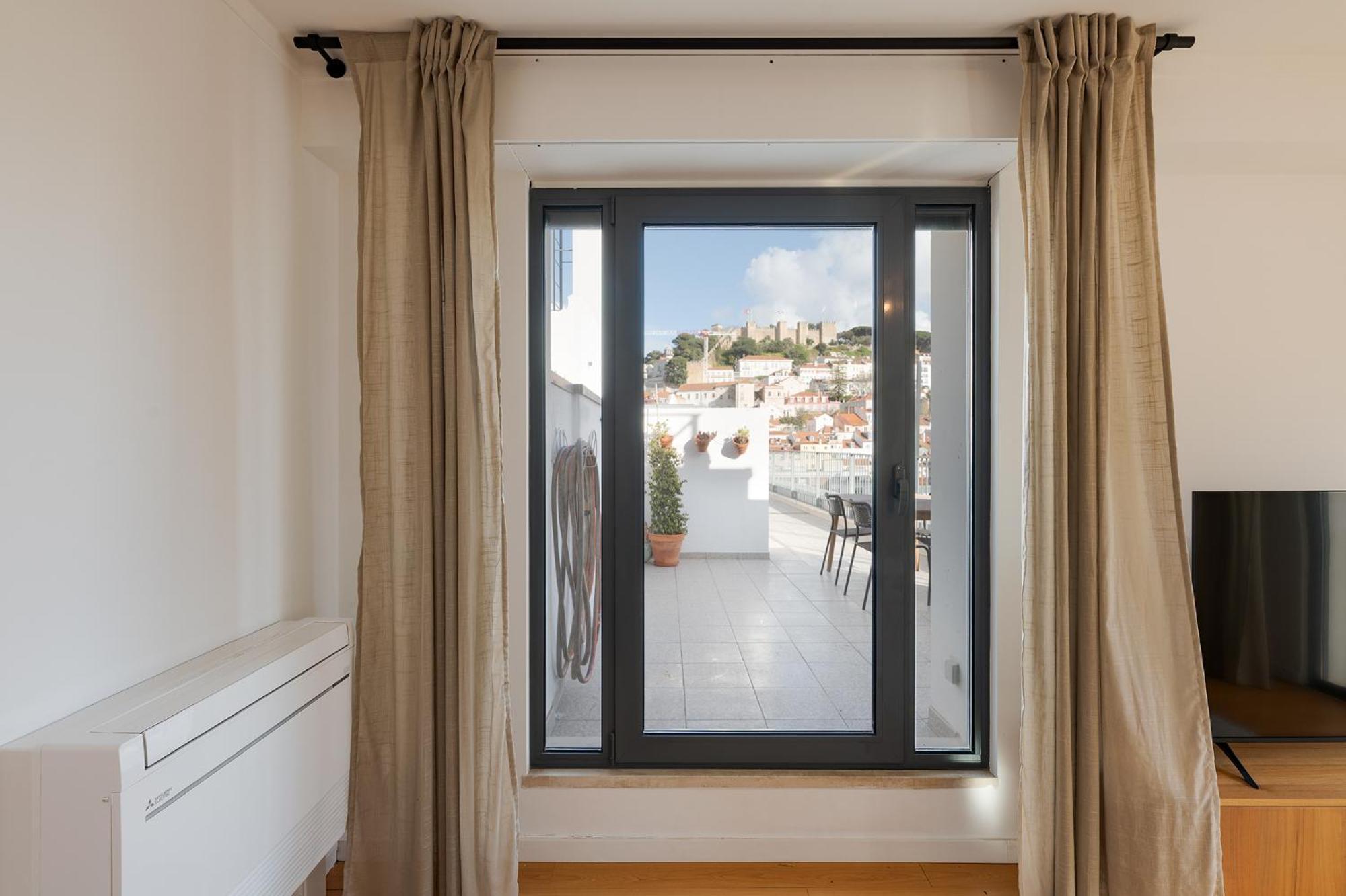 Penthouse For The Lovers - Parking & Views *